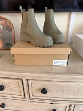 Sahara olive boots Steve Madden